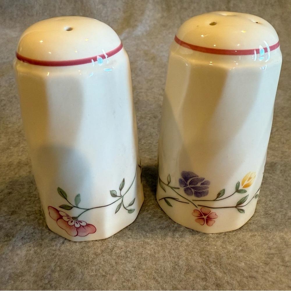 Johnson Brothers Fine English Tableware Floral Set of Salt & Pepper Shakers